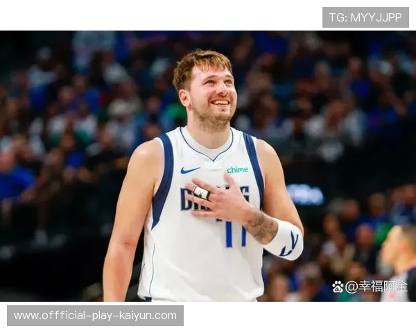 东契奇突破分球助攻，独行侠快攻节奏流畅